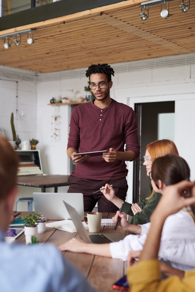 how-to-get-employee-consent-for-activity-tracking team manager announcing news